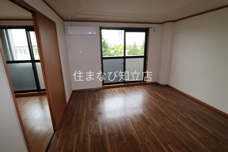 居室・リビング　同型別部屋写真