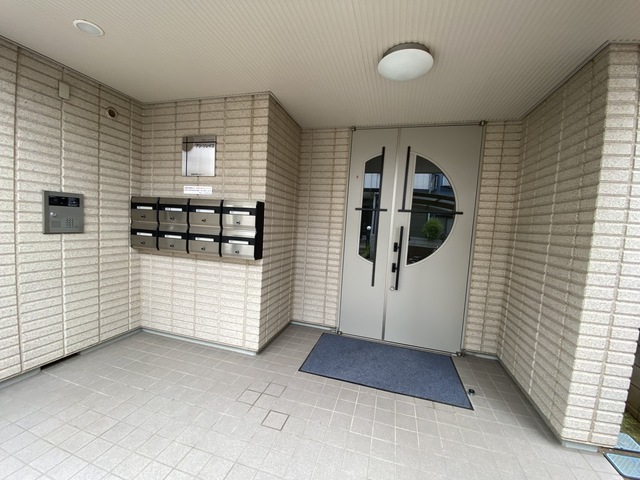 エントランス　安心のオートロック付きです