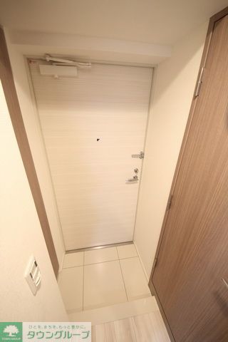 玄関　同物件別部屋写真