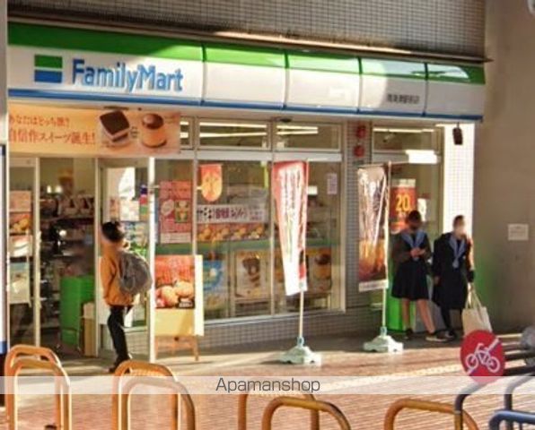 コンビニ　ファミリーマート南海湊駅前店（コンビニ）まで185m