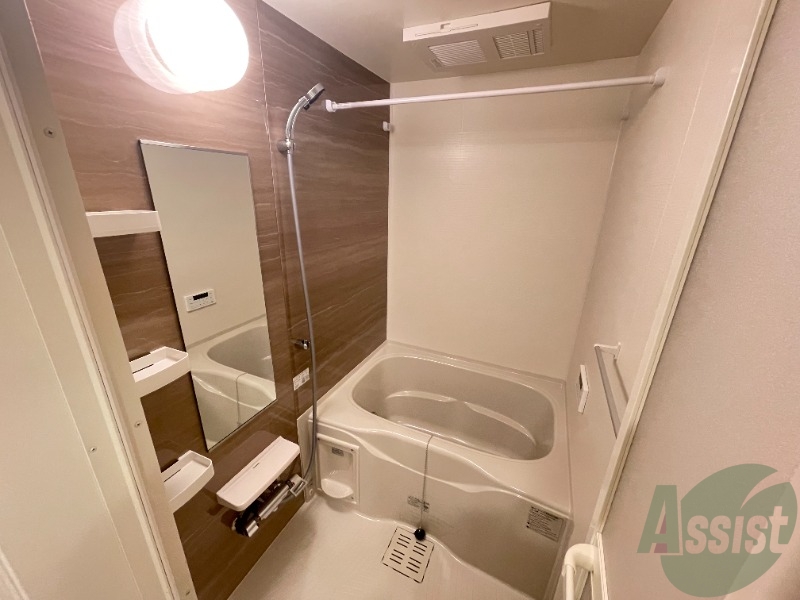 バス・シャワールーム　浴槽付きのお風呂です。ここで一日の疲れを癒しましょう。