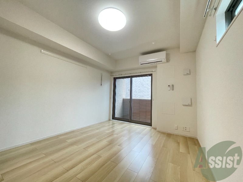 その他部屋・スペース　反対側からお部屋を撮影しました。家具配置がしやすそうですね。