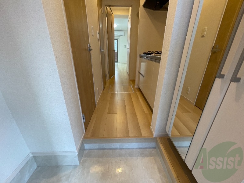 玄関　シンプルな玄関です。広さも問題なく立ち回れます。