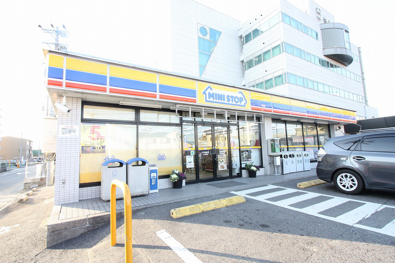 コンビニ　ミニストップ 楠店（コンビニ）まで319m