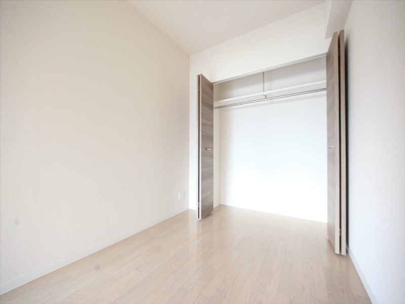 その他　洋室4帖　クローゼット付（収納充実してます）