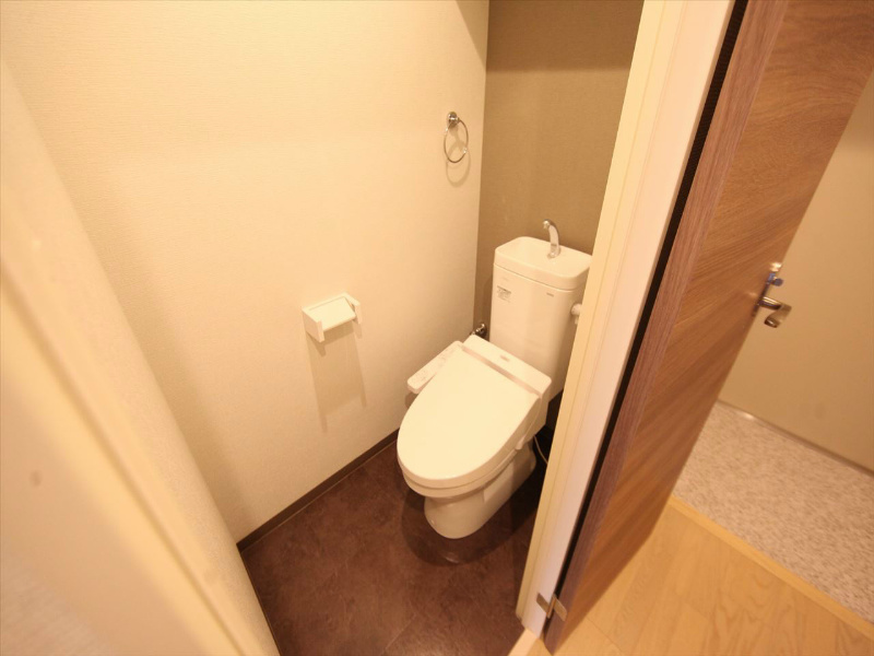 トイレ　温水洗浄便座付トイレ