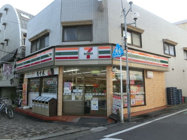 コンビニ　セブンイレブン（コンビニ）まで560m
