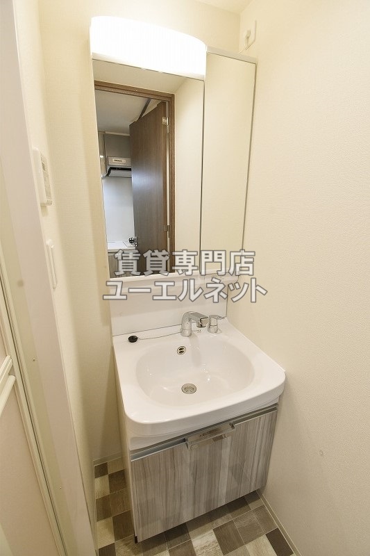 洗面設備　シャワー付洗面台