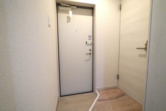 玄関　※建築中のため類似物件参照