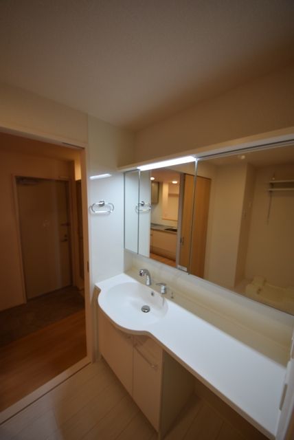 洗面設備　独立洗面台です