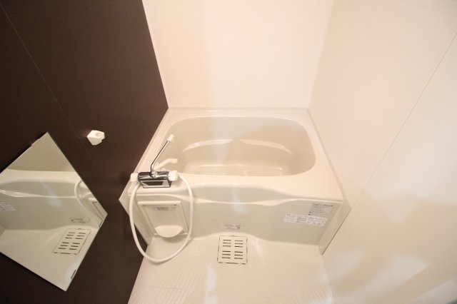 バス・シャワールーム　浴槽もあるのでお湯にゆっくり浸かれます♪