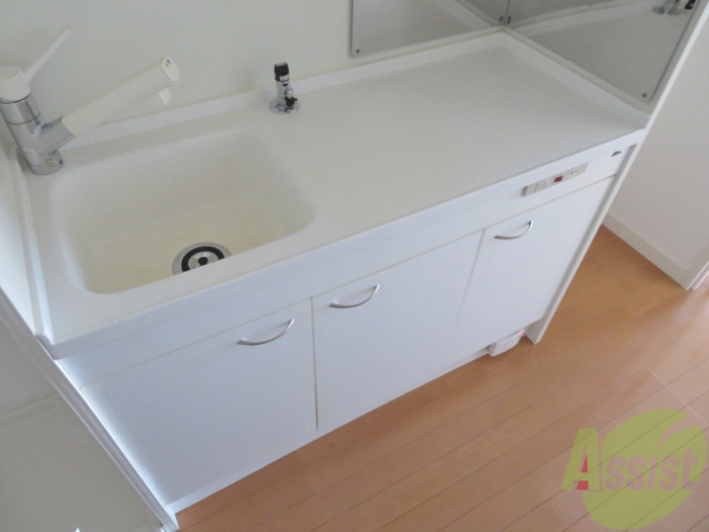 キッチン　一人暮らしには十分な大きさのキッチンですね。