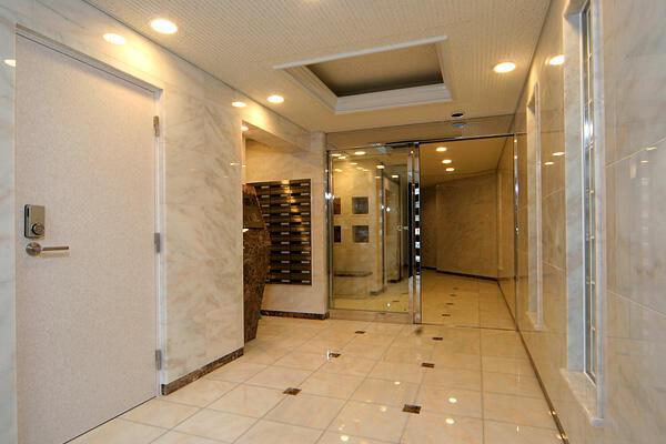 エントランス　共用部分入り口