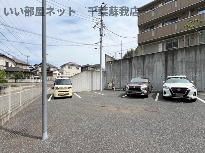 駐車場　駐車場があるので、車を買う予定の方も安心です