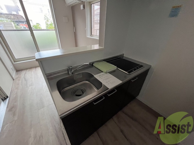 キッチン　キッチンはこちらのＩＨクッキングヒーター付きになりますね。