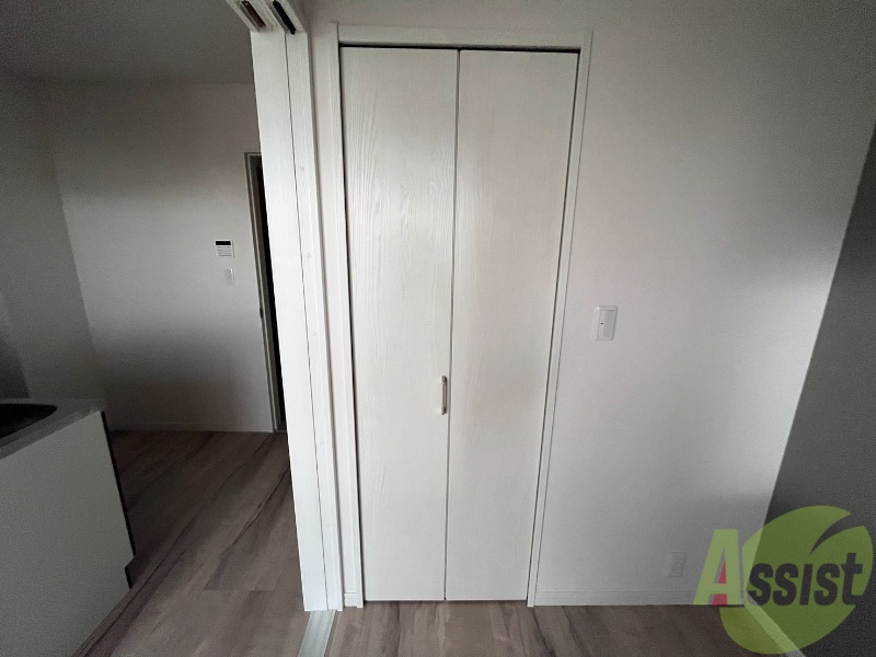 収納　収納は大きめのクローゼット。白を基調として綺麗です。