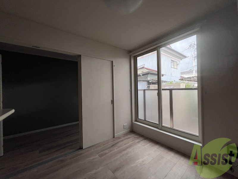 居室・リビング　大きな窓が付いていて日差しもたっぷり入ります。