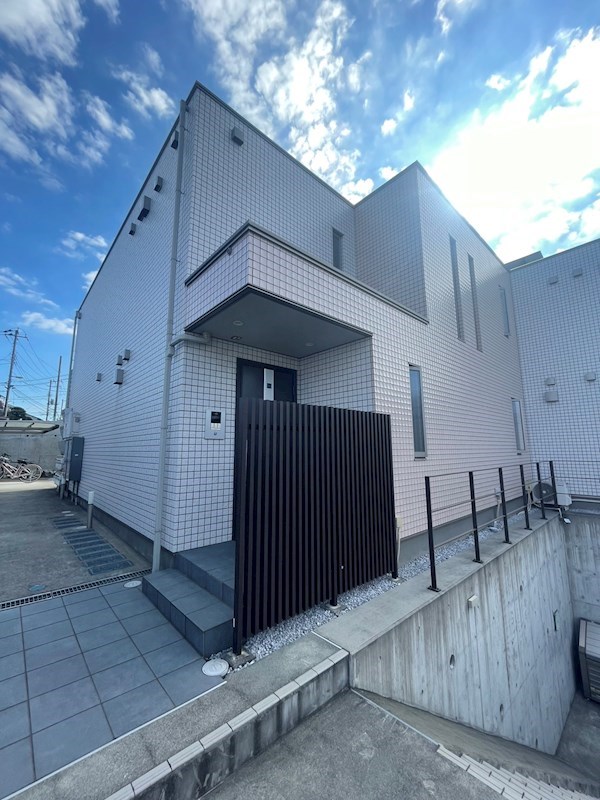 建物外観　落ち着いた雰囲気の洗練された外観