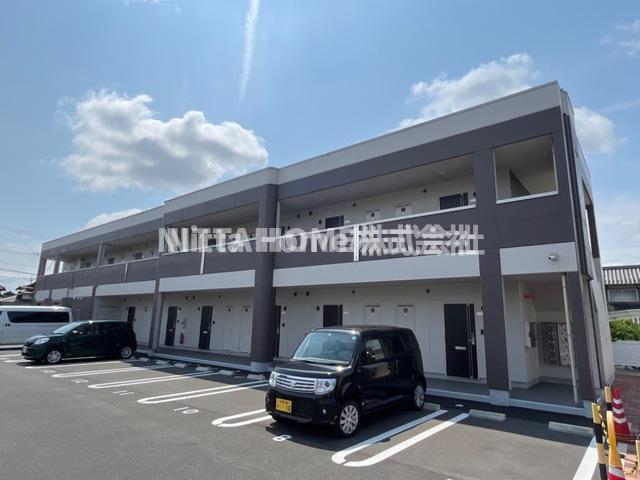 建物外観　スーパーやコンビニが近隣にあり住み良い環境です＊