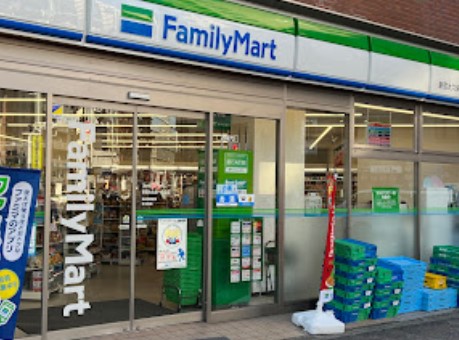 コンビニ　ファミリーマート 新宿大久保一丁目店（コンビニ）まで223m