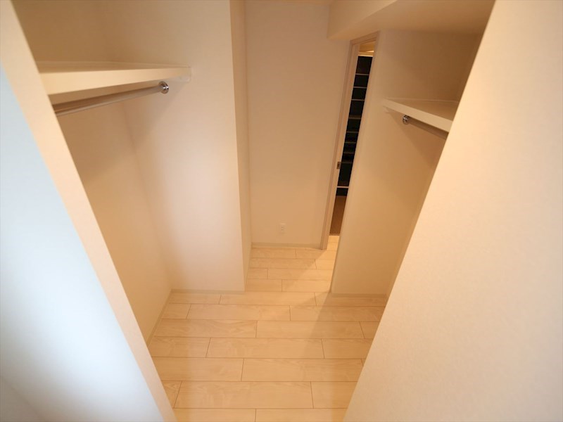 収納　ウォークインクローゼット（収納充実してます）