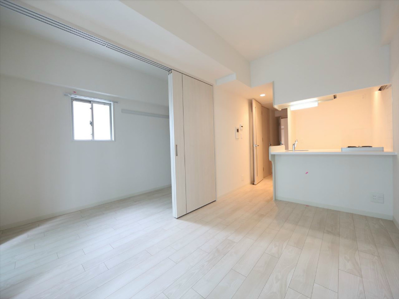 居室・リビング　ＬＤＫ9.5帖　洋室4.5帖とつなげても仕切っても使えます