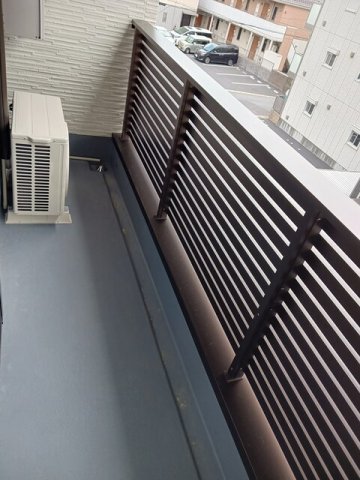 バルコニー　暖かな日差しのふりそそぐバルコニー