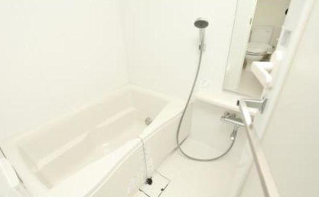 バス・シャワールーム　コンパクトで使いやすいお風呂です