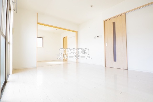 居室・リビング　白基調で圧迫感がありません！