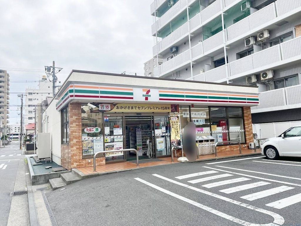 コンビニ　セブンイレブン平塚老松町店（コンビニ）まで810m