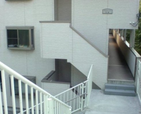 エントランス　アンプルールフェール白亜