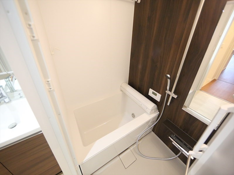 バス・シャワールーム　浴室暖房乾燥機付　追い焚き・オートバス機能付お風呂