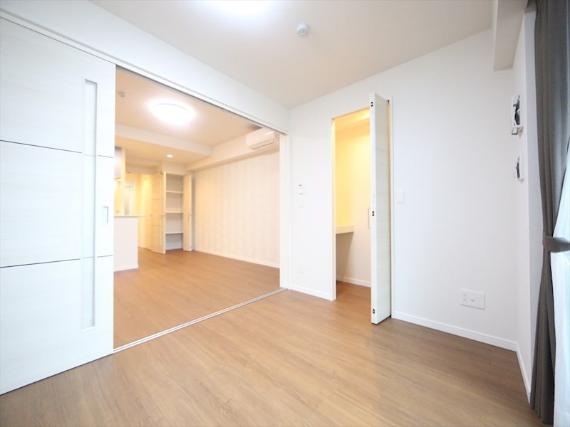 収納　洋室5.3帖　ウォークインクローゼット付（収納充実してます）