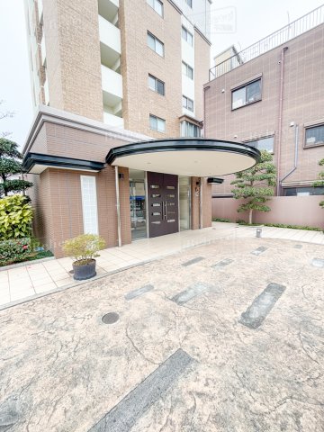 エントランス　共用のエントランス部分☆