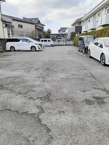 駐車場　駐車場に車を止められます