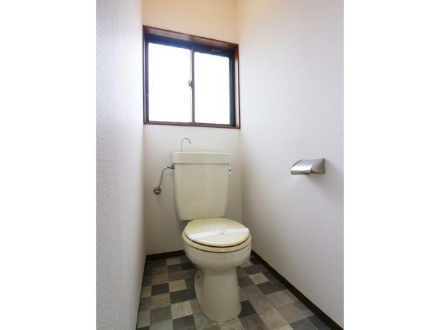 トイレ　トイレに窓あり