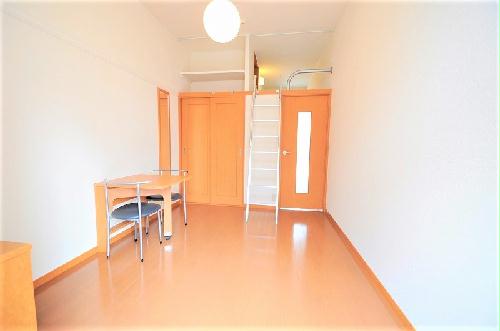 居室・リビング　1Ｆのお部屋はフローリング