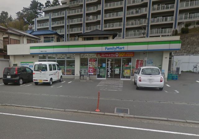 コンビニ　ファミリーマート（コンビニ）まで698m