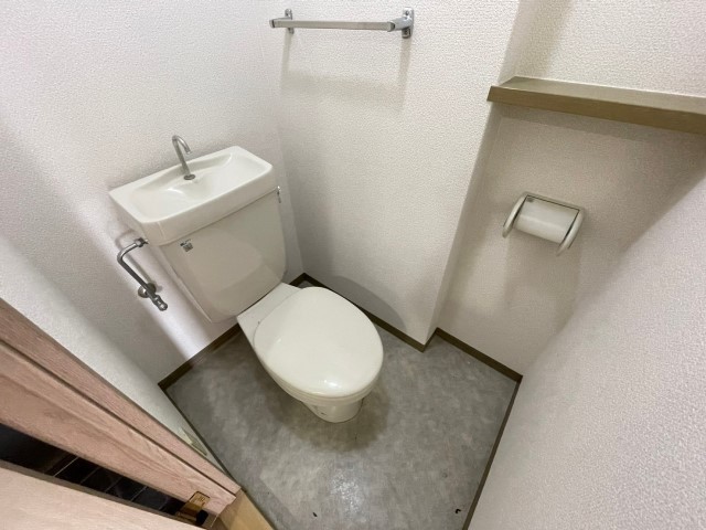 トイレ　別号室の写真です