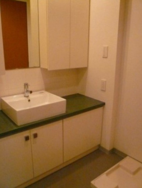 洗面設備　同マンション別部屋参照。