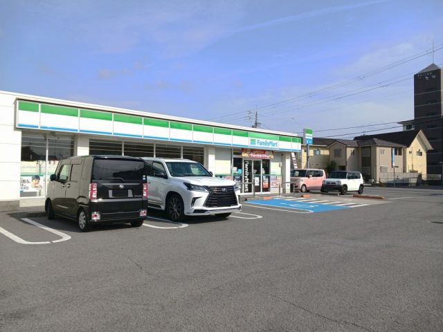 コンビニ　ファミリーマート紀泉台店様（コンビニ）まで110m