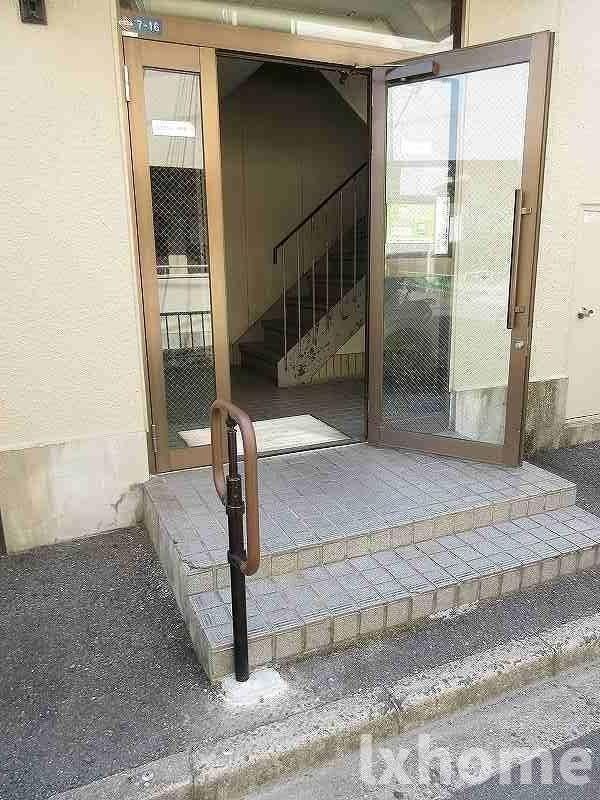 エントランス　ゆとりのあるエントランスです