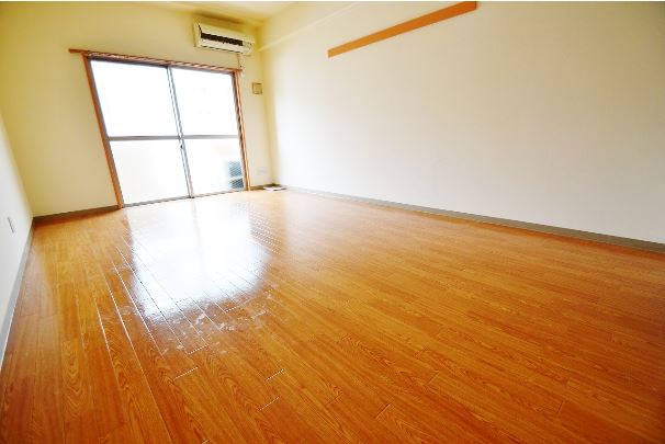 居室・リビング　広々室内　洋室10.5帖