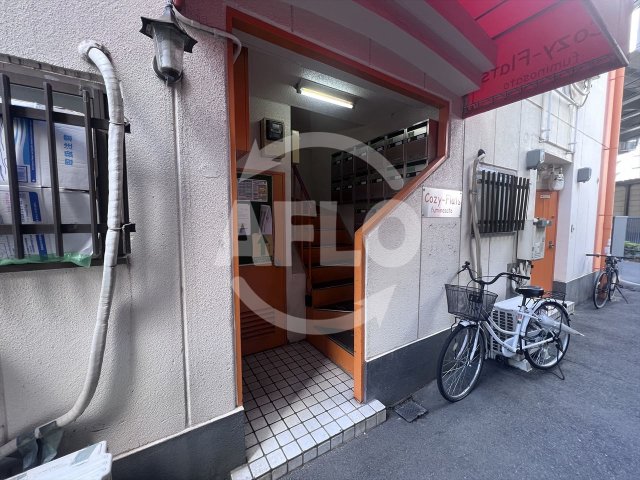 エントランス　コージーフラッツ文の里　エントランス