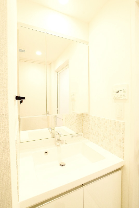 洗面設備　写真は同タイプ住居です。