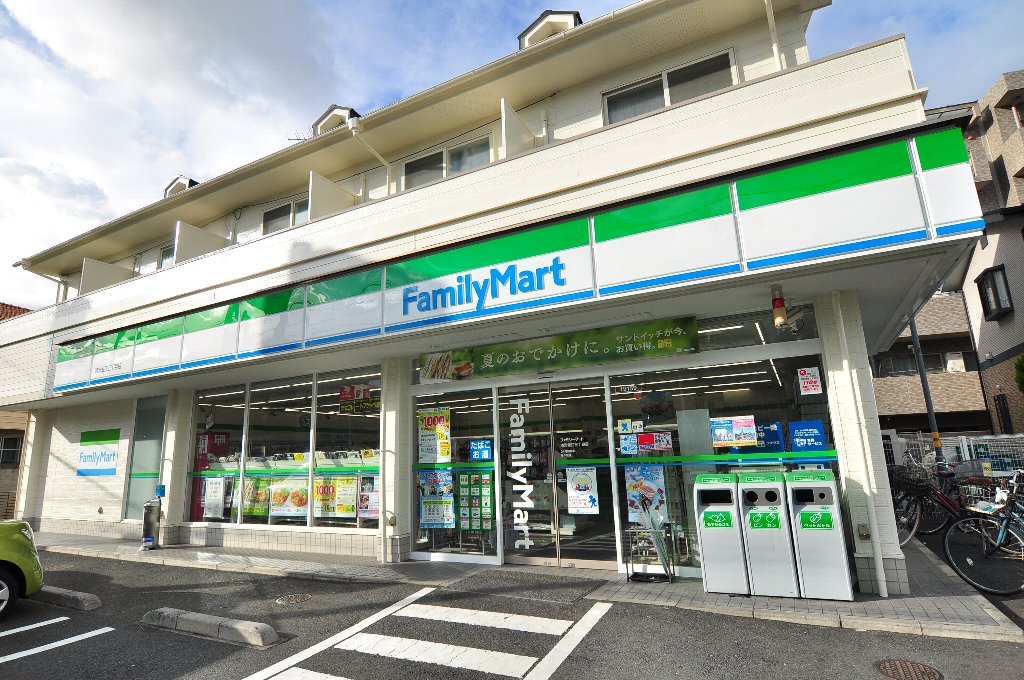 コンビニ　ファミリーマート 浦安堀江三丁目店（コンビニ）まで589m