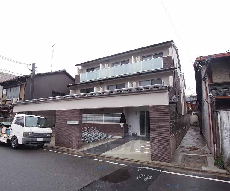 建物外観　２０１５年築の築浅マンション！お問い合わせは京都ライフまで！