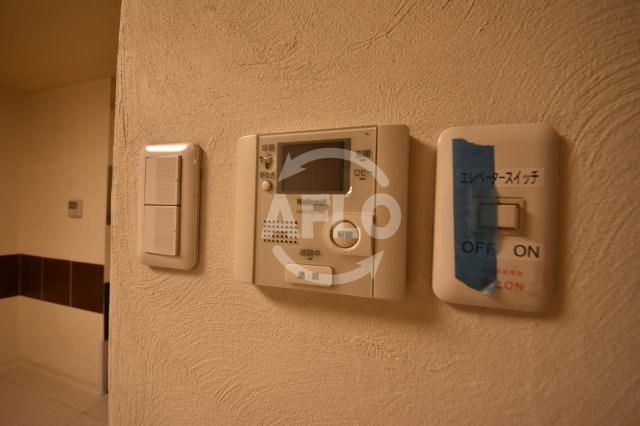 セキュリティ　ラグジェリア立売堀　TVモニター付きインターホン