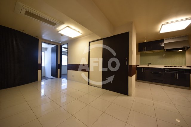 居室・リビング　ラグジェリア立売堀　リビング