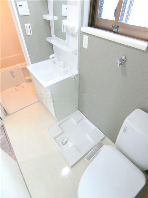 トイレ　温水洗浄便座付きのトイレ